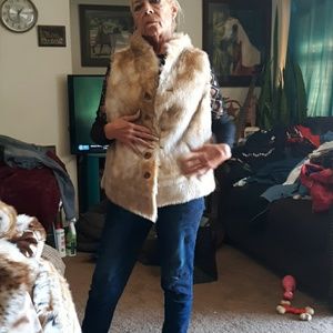 Reversible coyote fur and suede vest